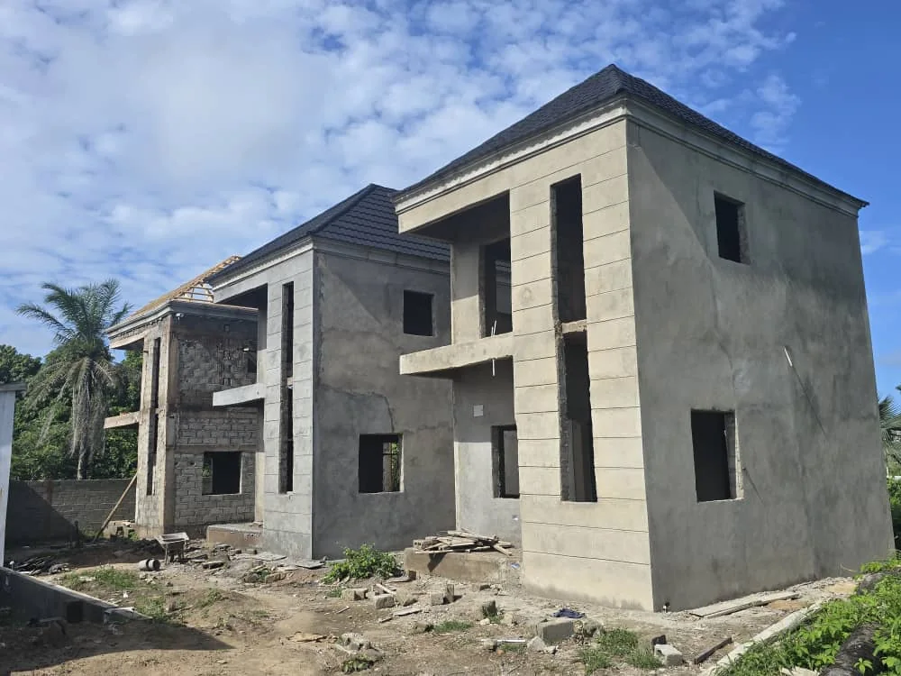 Willa Afropolis Estate w trakcie budowy